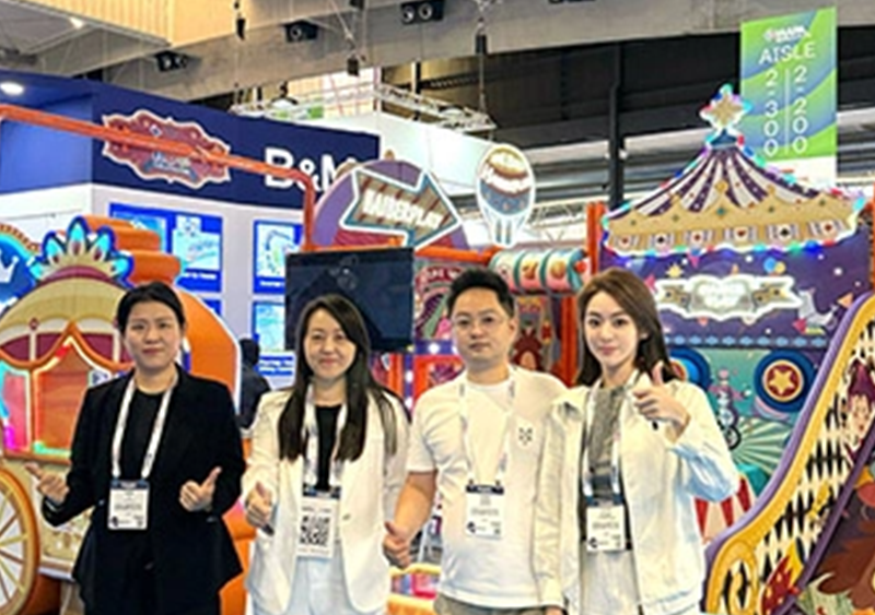 Die Messe legt am nächsten Tag so richtig los! Wir sind in Barcelona und warten auf Sie – nehmen Sie Platz und plaudern Sie mit uns!