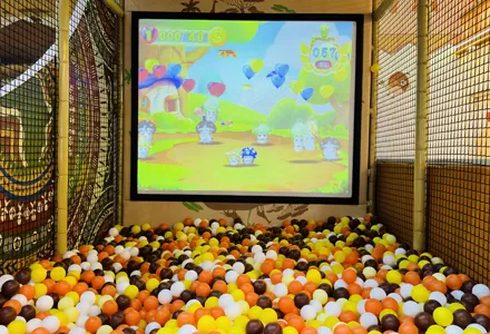 Interaktives Ballspiel