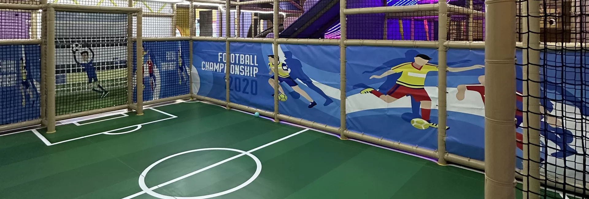 Leg das Handy weg und spiel gemeinsam mit deinem Kind Fußball!