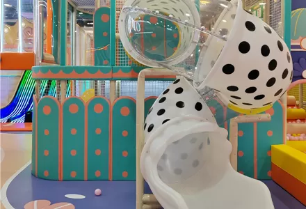 Transparente Spirale mit Tupfen – Diabolo